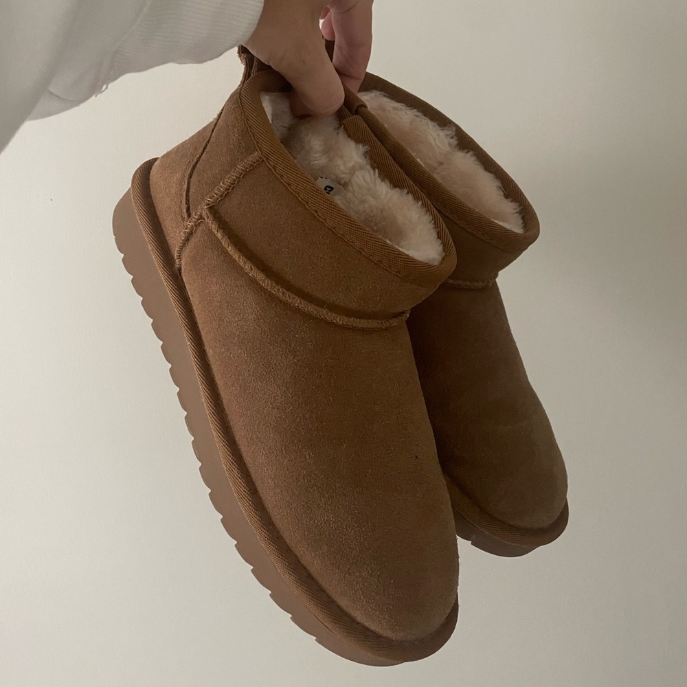 UGG Micro Mini Style Booties By Cushionaire